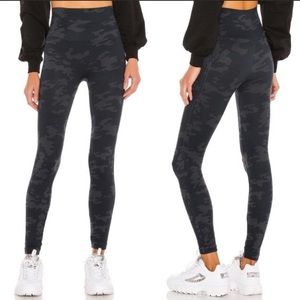 SPANX Look At Me Now Seamless Black High Rise Camo 7/8 Leggings